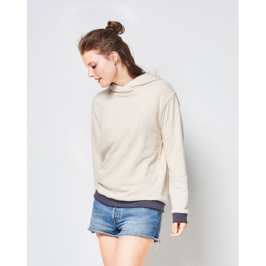 burda-style-schnittmuster-sweatshirt-6406-gr-34-44-mit-kapuze-und-r-schen image 2