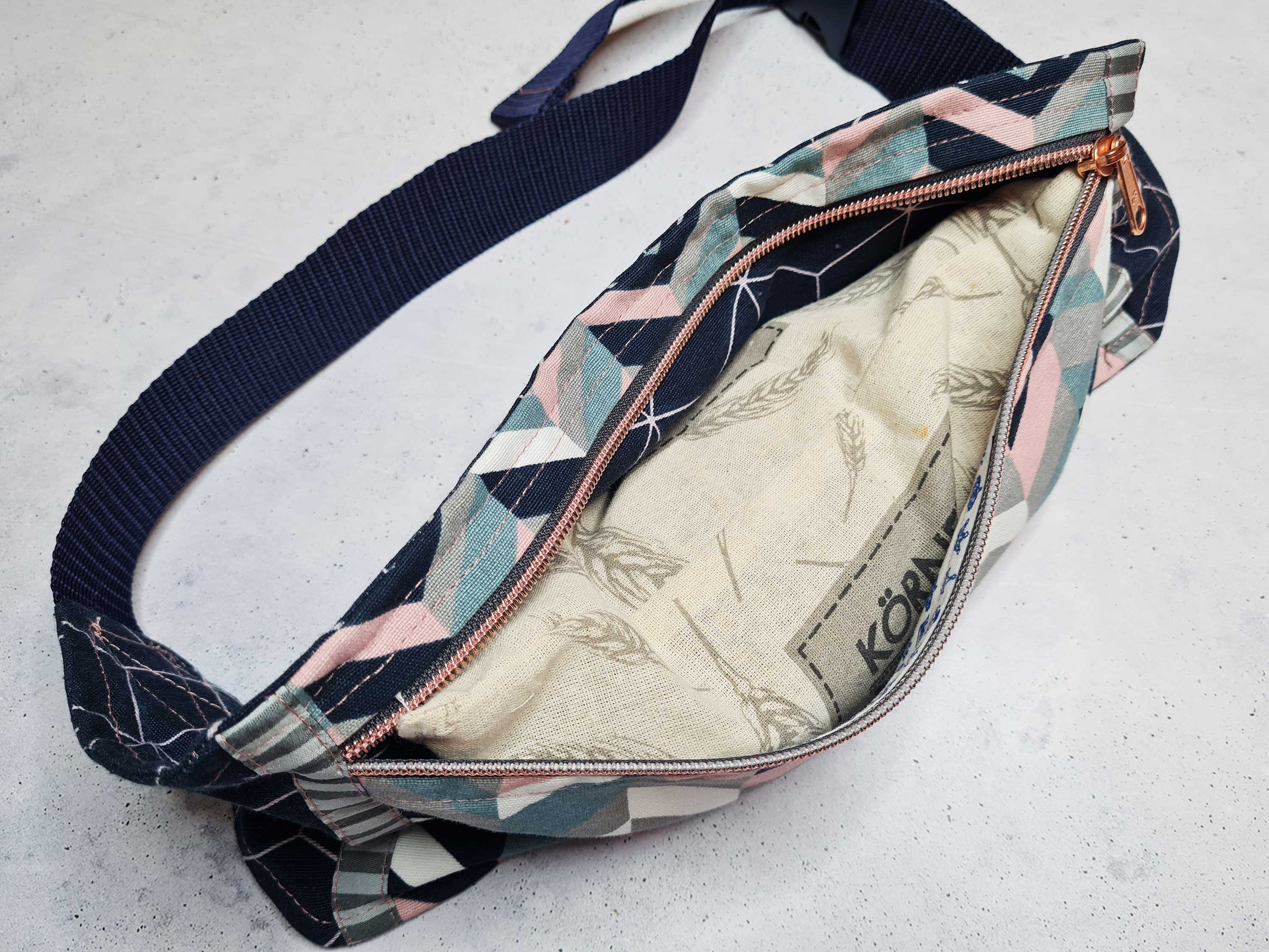 farbenmix-secretbag-flache-bauchtasche-schnittmuster-ebook image 7