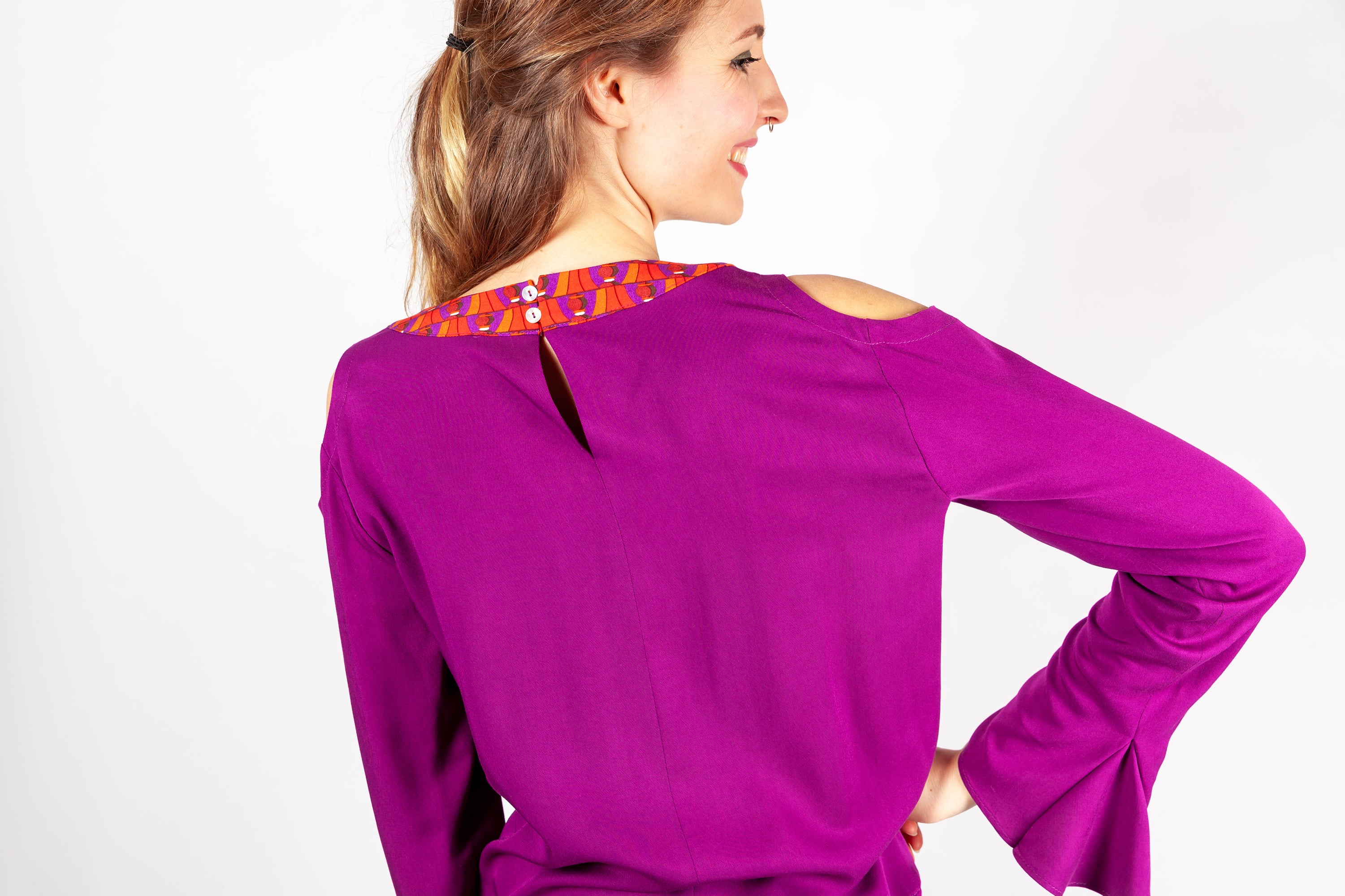 schnittmuster-berlin-bluse-noemi-cut-out-bluse-mit-godets image 7