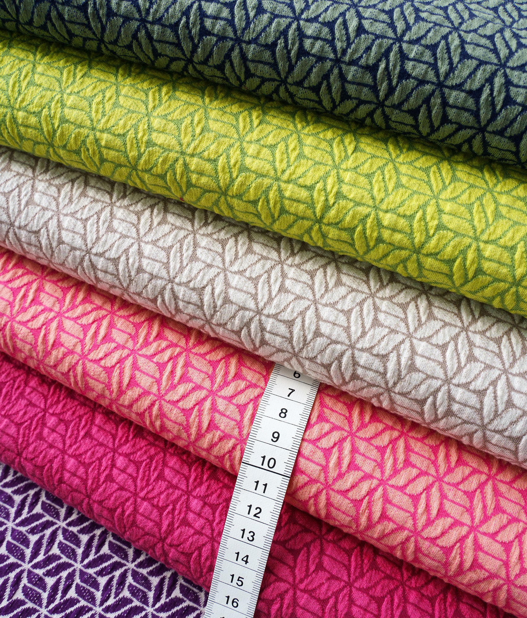 albstoffe-only-you-turn-around-knit-bio-minijacquard-jersey image 2