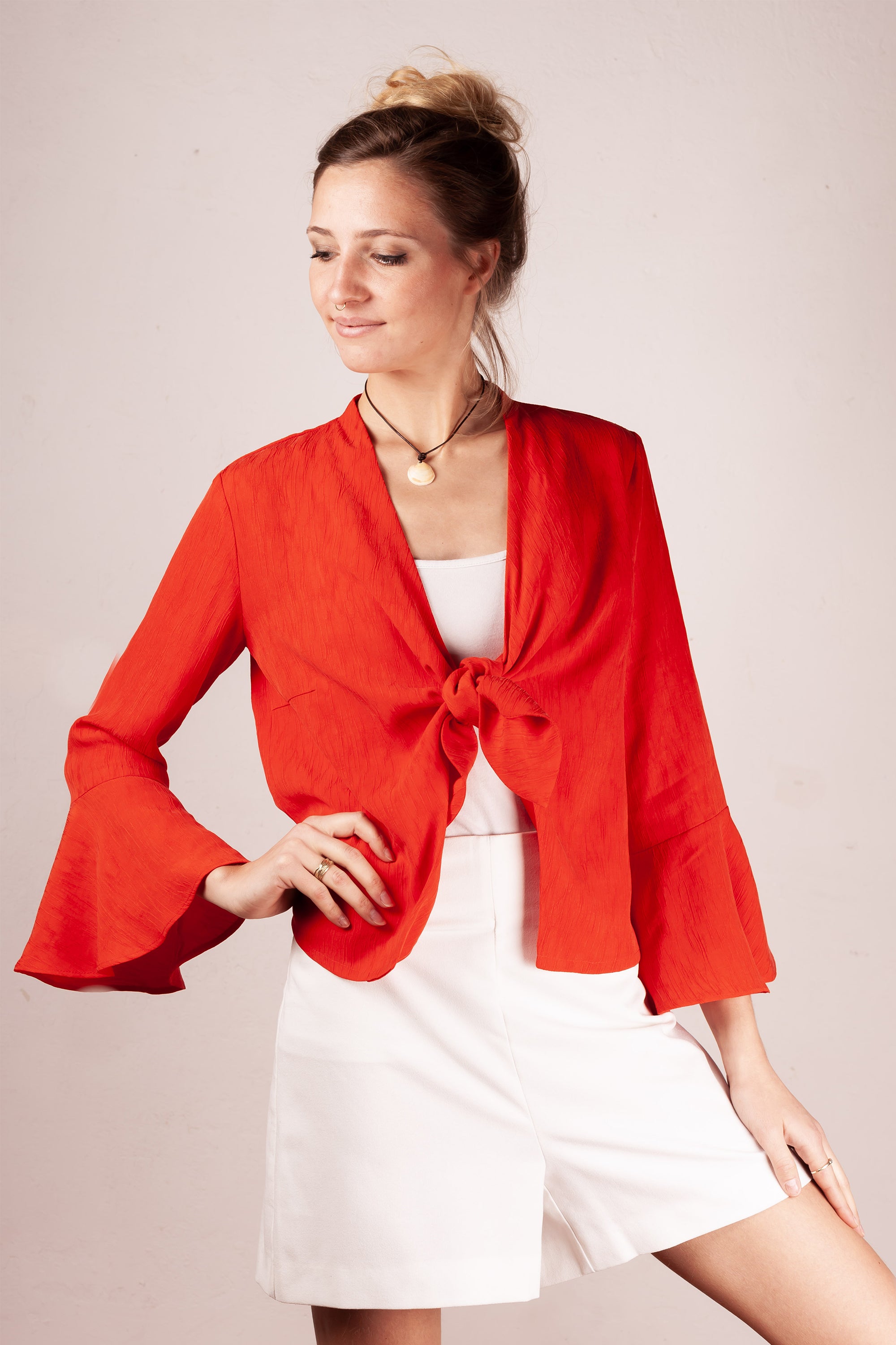 schnittmuster-berlin-knotbluse-oumou-damenbluse-mit-knoten-und-volant-rmel image 7