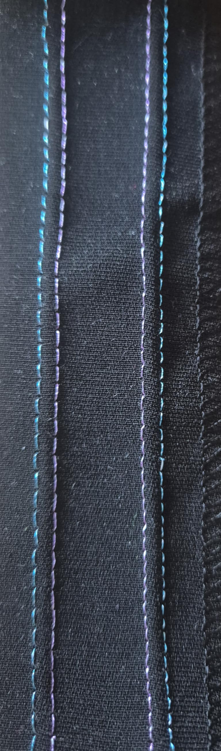 Perfekte Ziernähte mit Metallicgarn