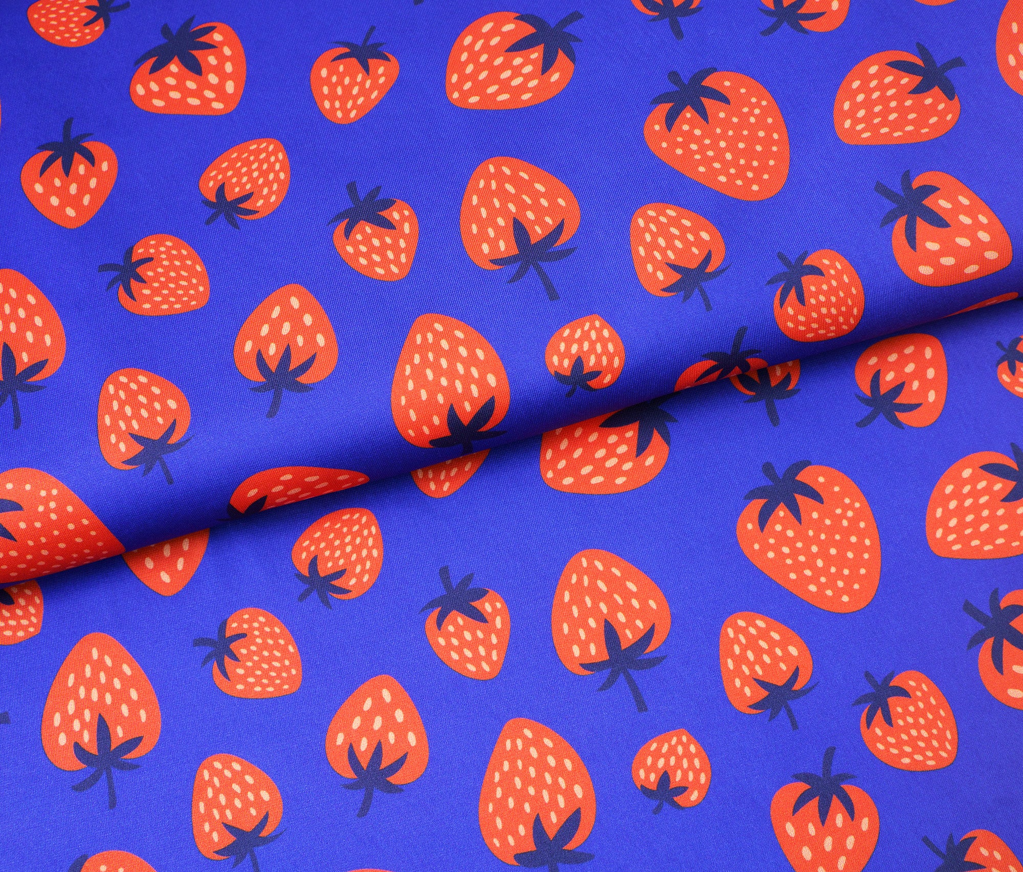 albstoffe-performance-strawberries-blau-active-wear-funktionsstoff-meterware image 4