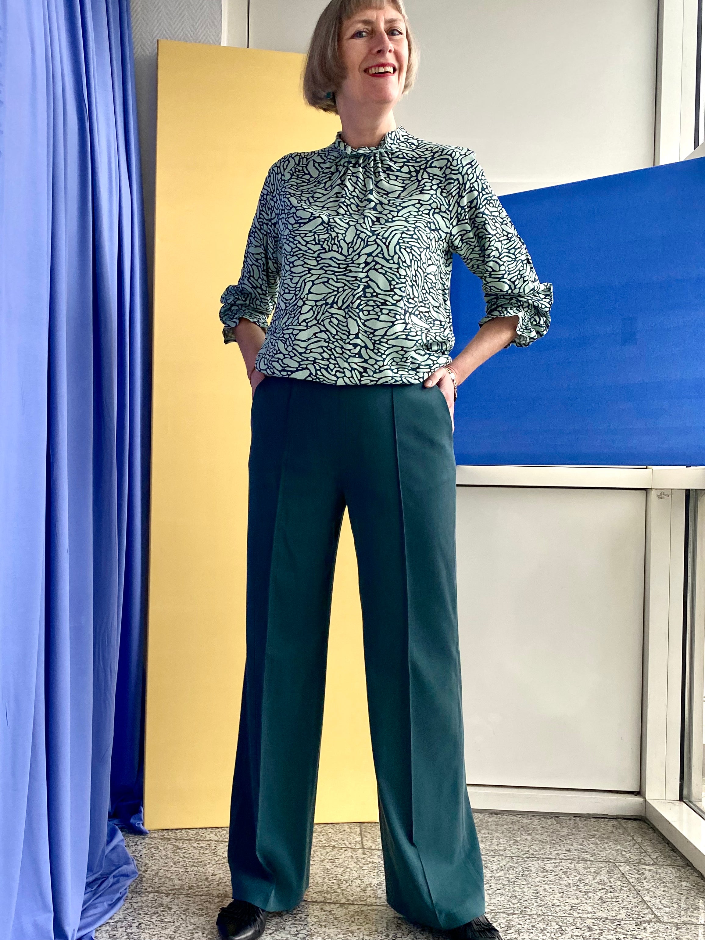 schnittmuster-berlin-hose-ahlbeck-damenhose-schnittmuster-mit-ausgestelltem-bein image 7