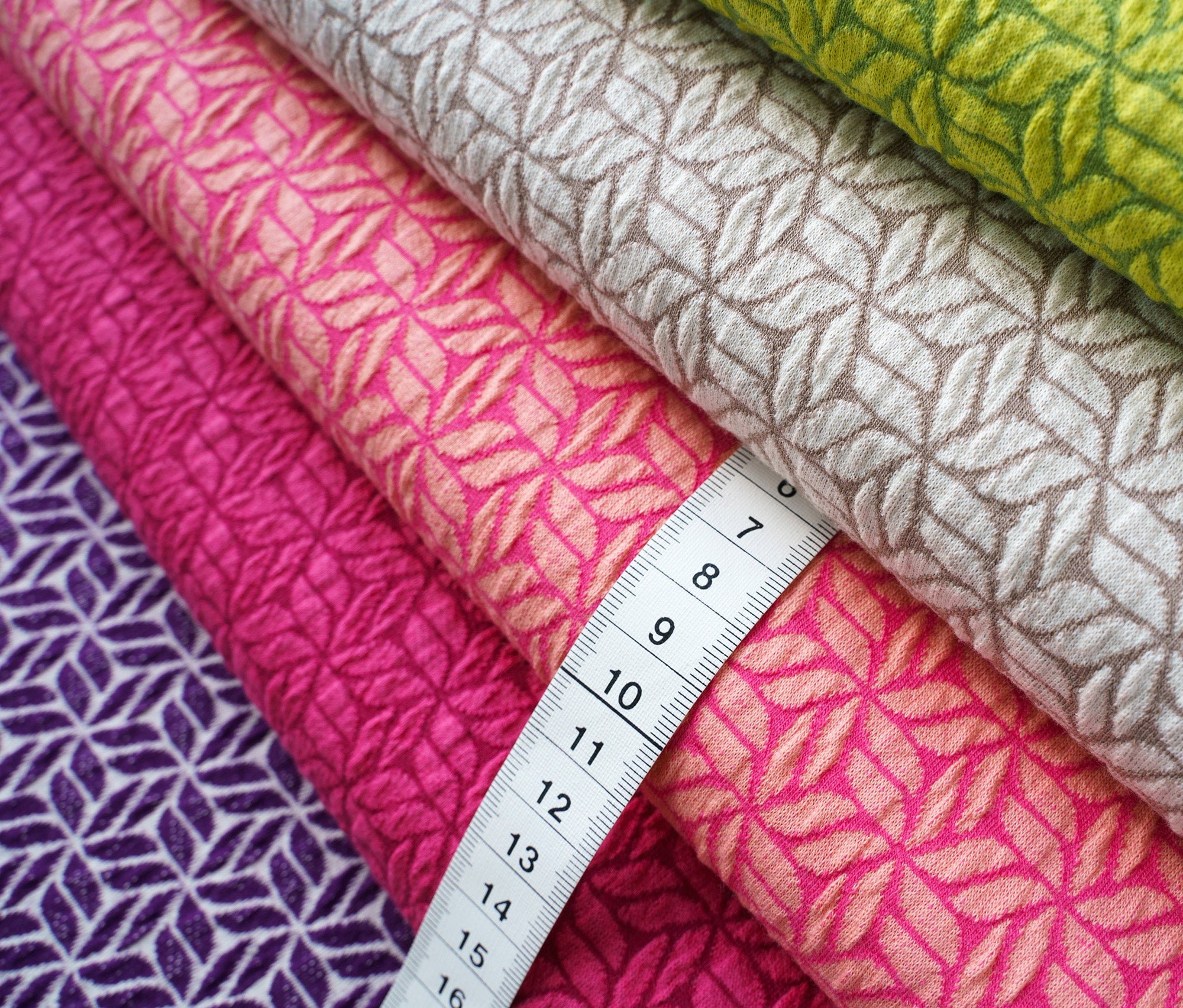 albstoffe-only-you-turn-around-knit-bio-minijacquard-jersey image 3