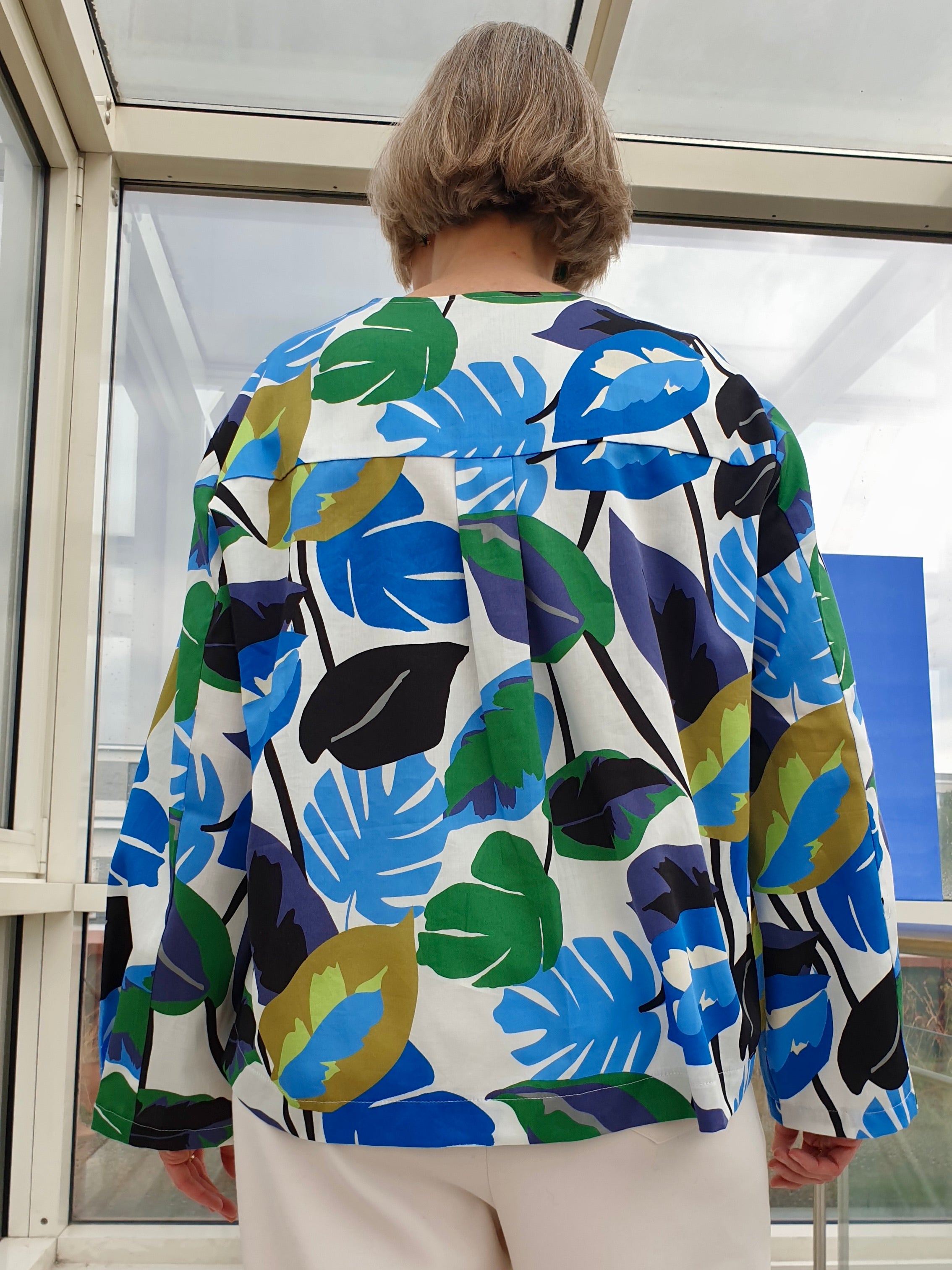 schnittmuster-berlin-bluse-aarhus-damen-oversize-bluse-kragenlos image 8