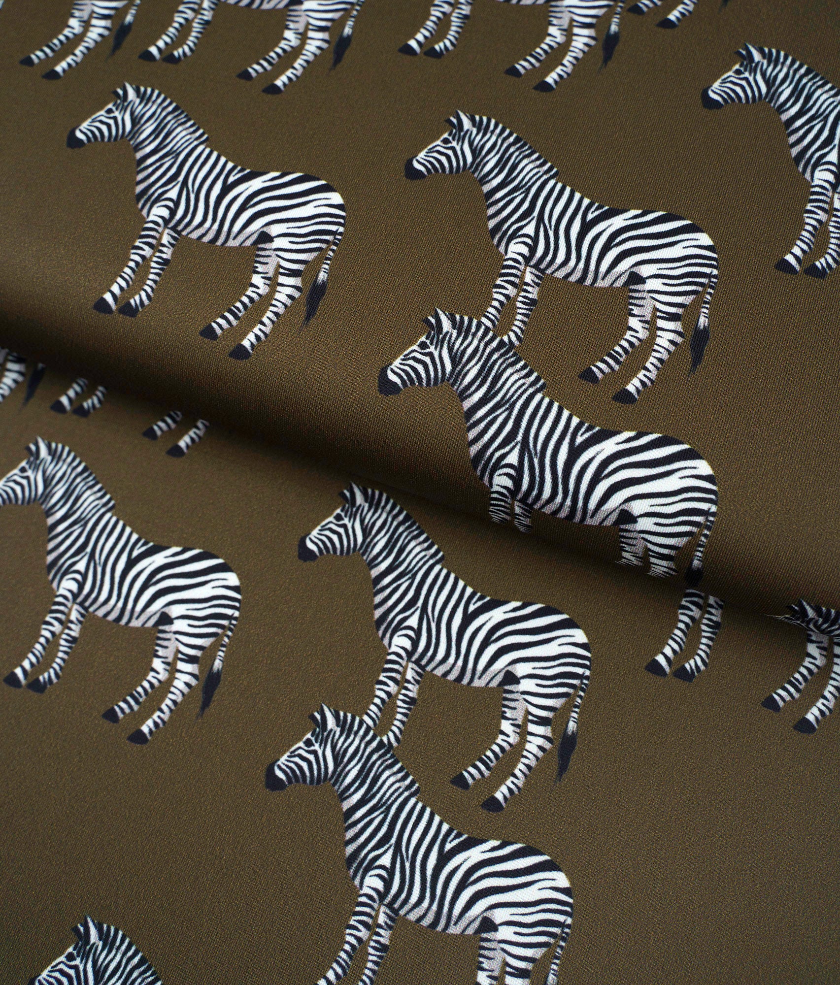 albstoffe-performance-zebra-oliv-activewear-stoff image 4
