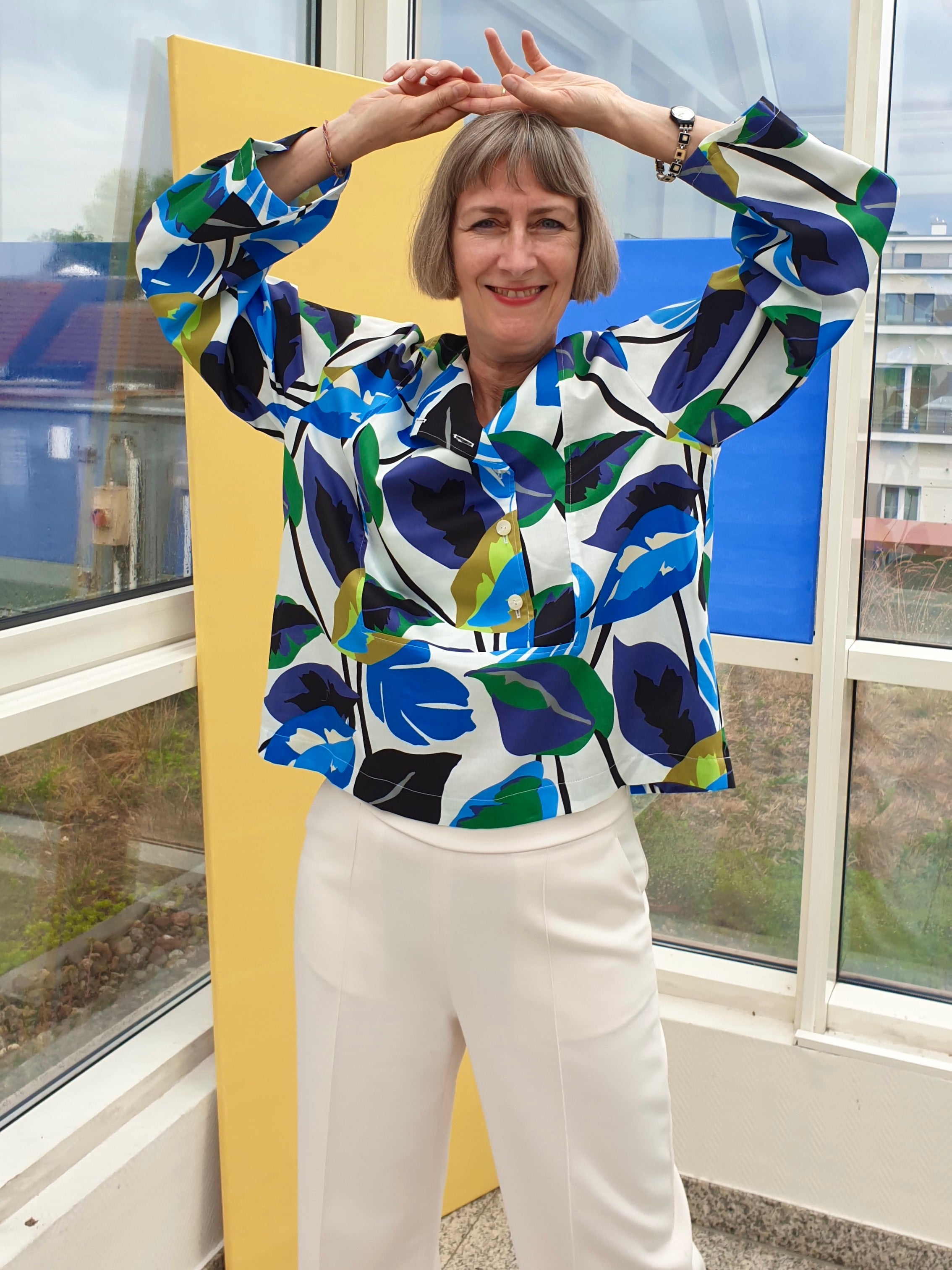 schnittmuster-berlin-bluse-aarhus-damen-oversize-bluse-kragenlos image 7