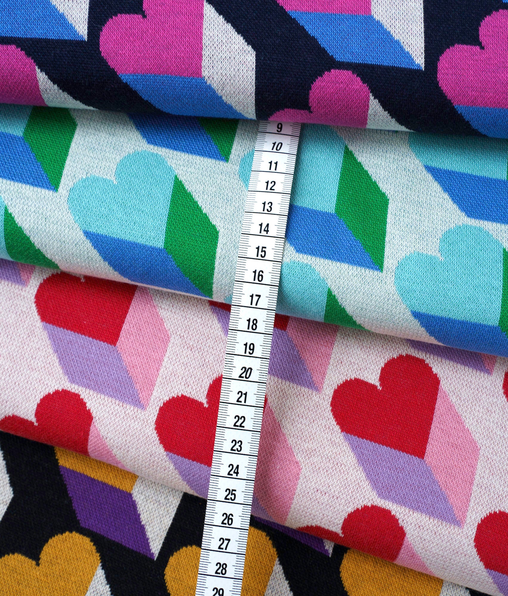 albstoffe-queen-of-hearts-royal-love-shadows-jacquard-jersey-bio-jersey image 8