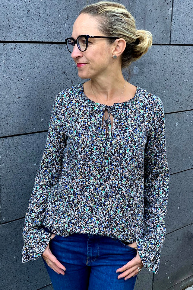 schnittmuster-berlin-bluse-ronja-damenbluse-ohne-kragen image 5