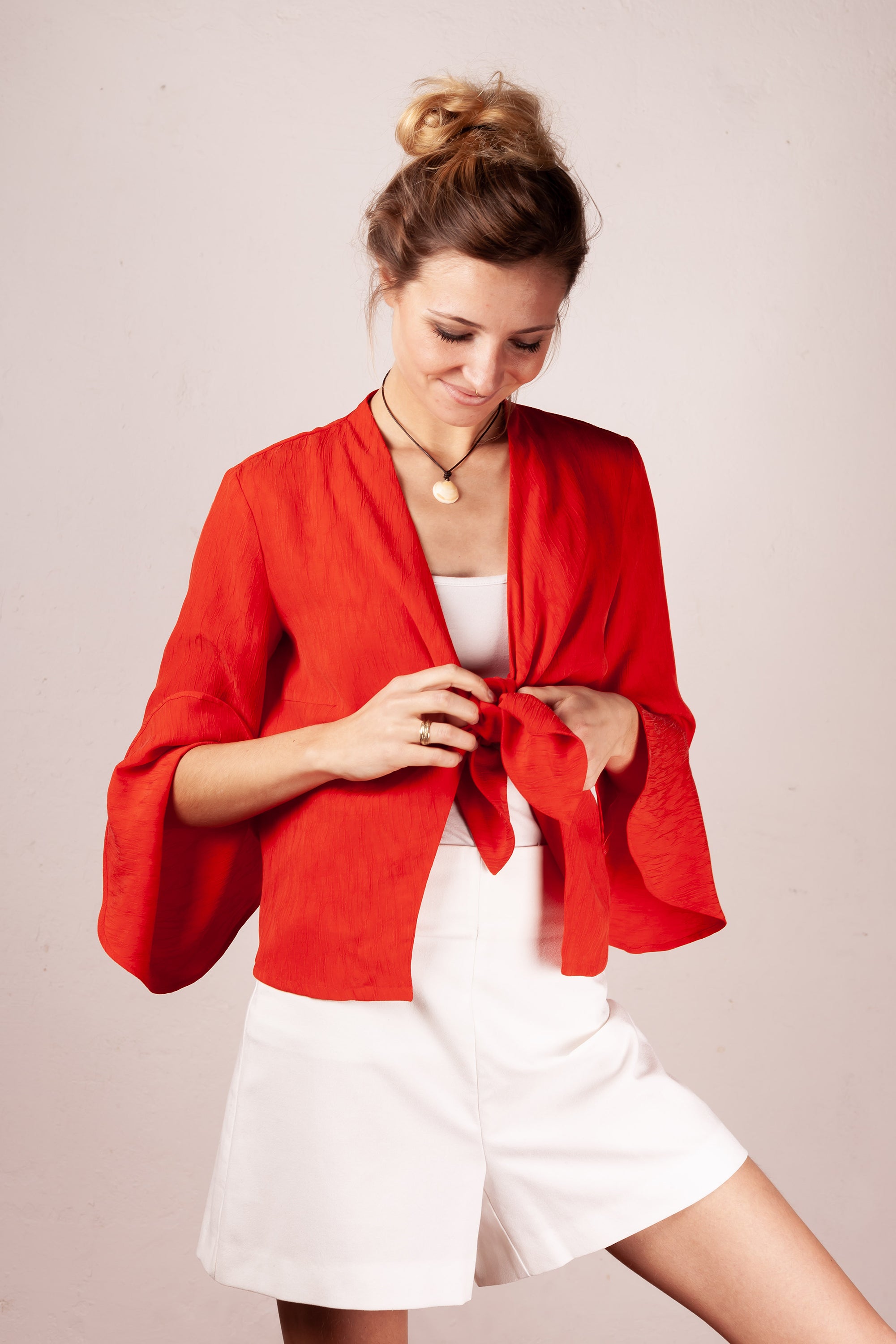 schnittmuster-berlin-knotbluse-oumou-damenbluse-mit-knoten-und-volant-rmel image 6