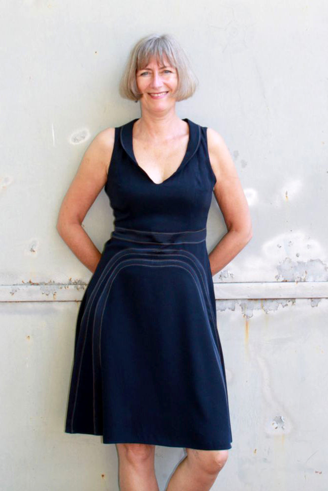 schnittmuster-berlin-glockenkleid-esme-festkleid-schnittmuster-mit-schalkragen-f image 4
