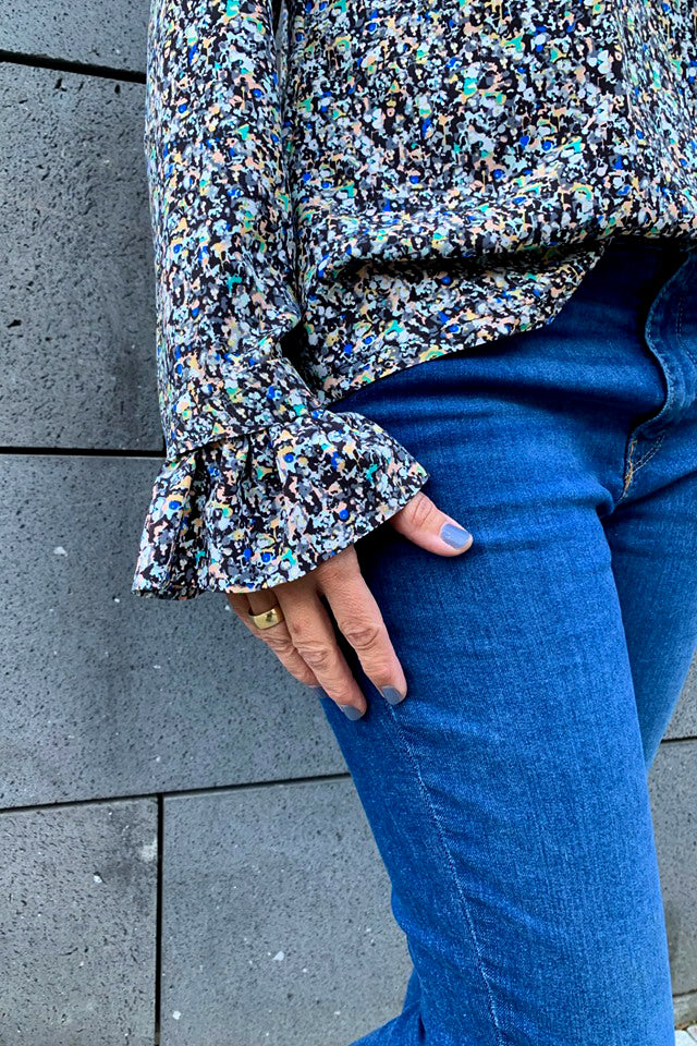 schnittmuster-berlin-bluse-ronja-damenbluse-ohne-kragen image 6