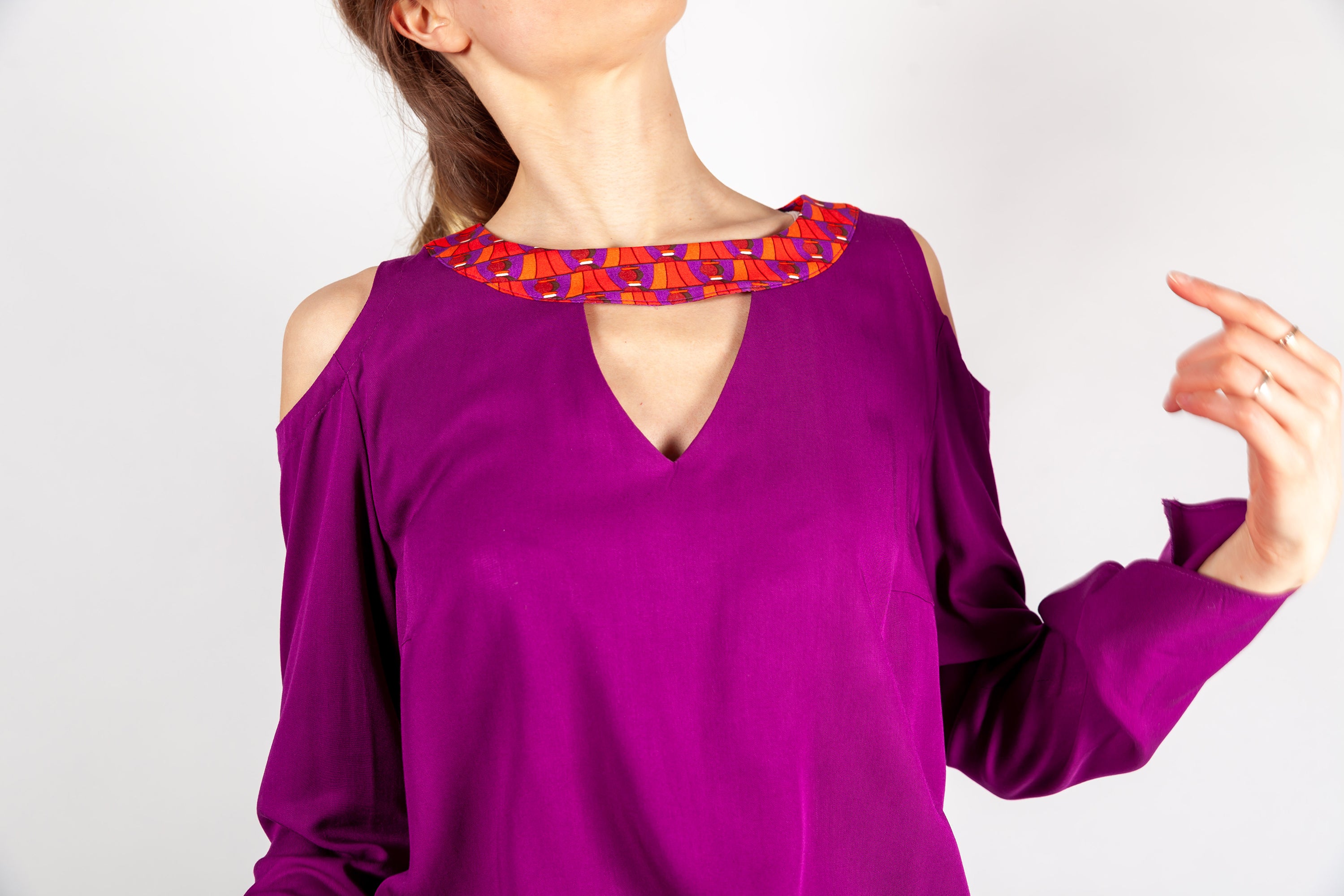schnittmuster-berlin-bluse-noemi-cut-out-bluse-mit-godets image 8