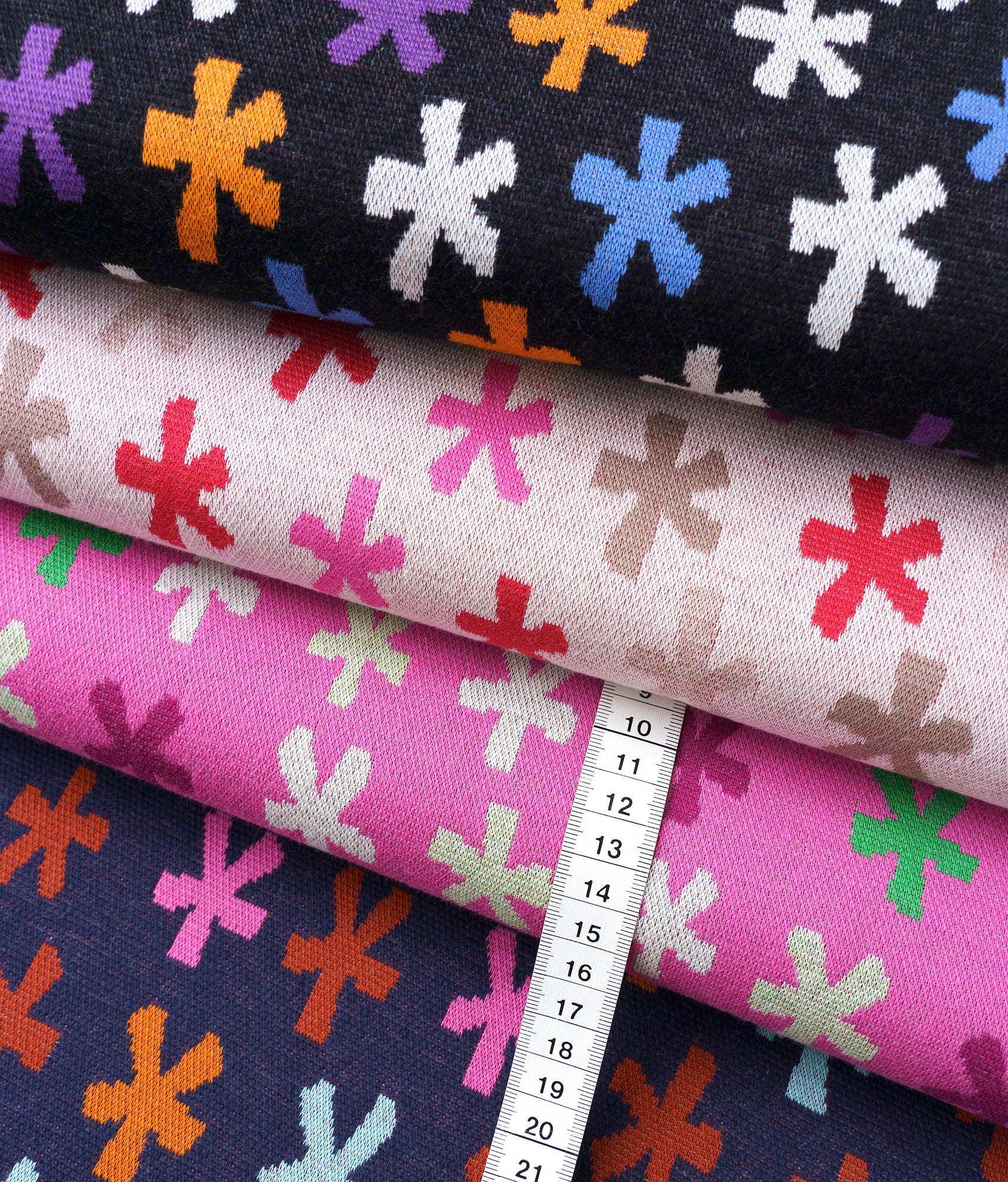 albstoffe-hand-on-heart-stars-jacquard-jersey-bio-meterware image 2