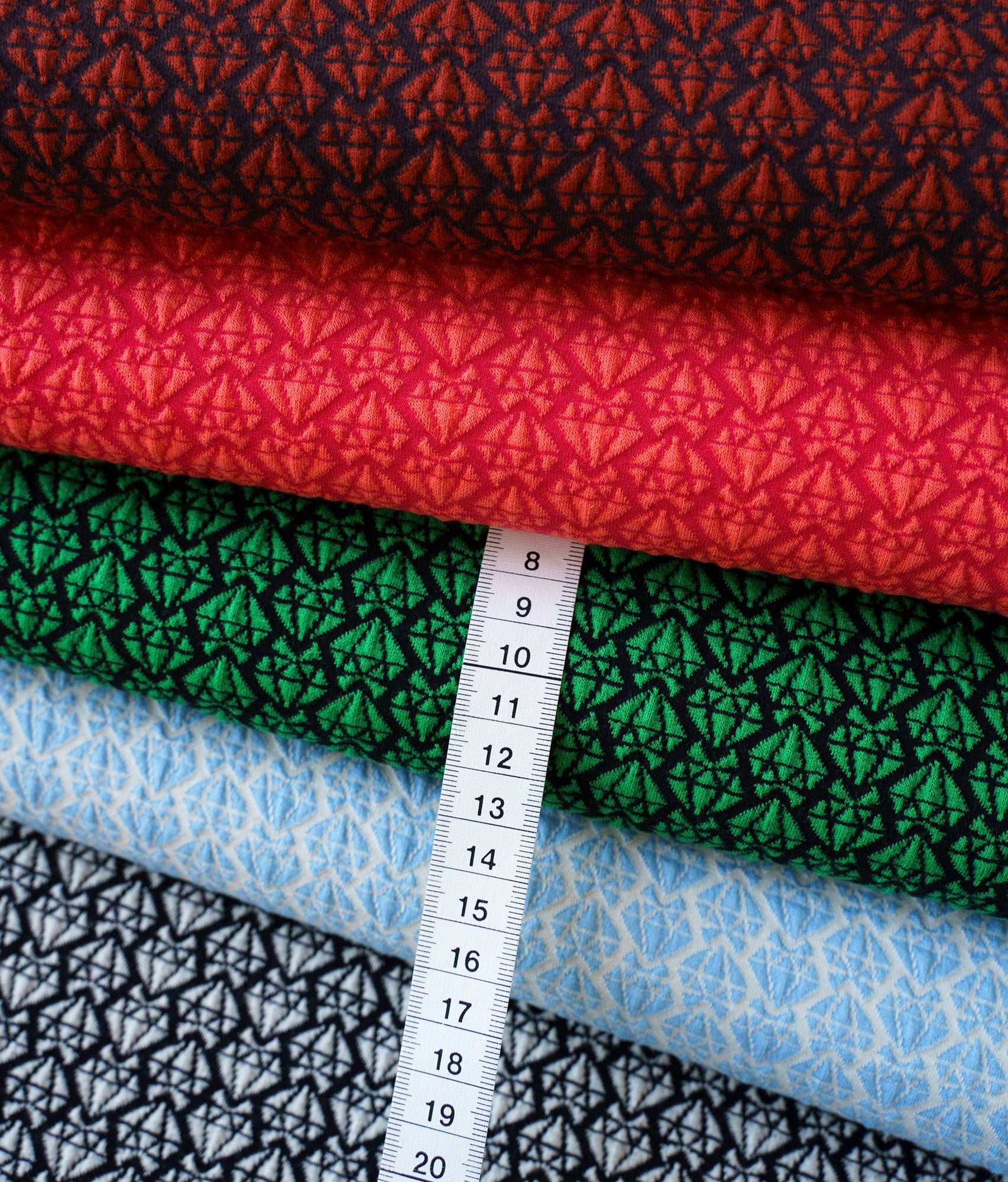 albstoffe-bling-bling-diamonds-knit-elastic-minijacquard-jersey-bio-baumwolle image 2
