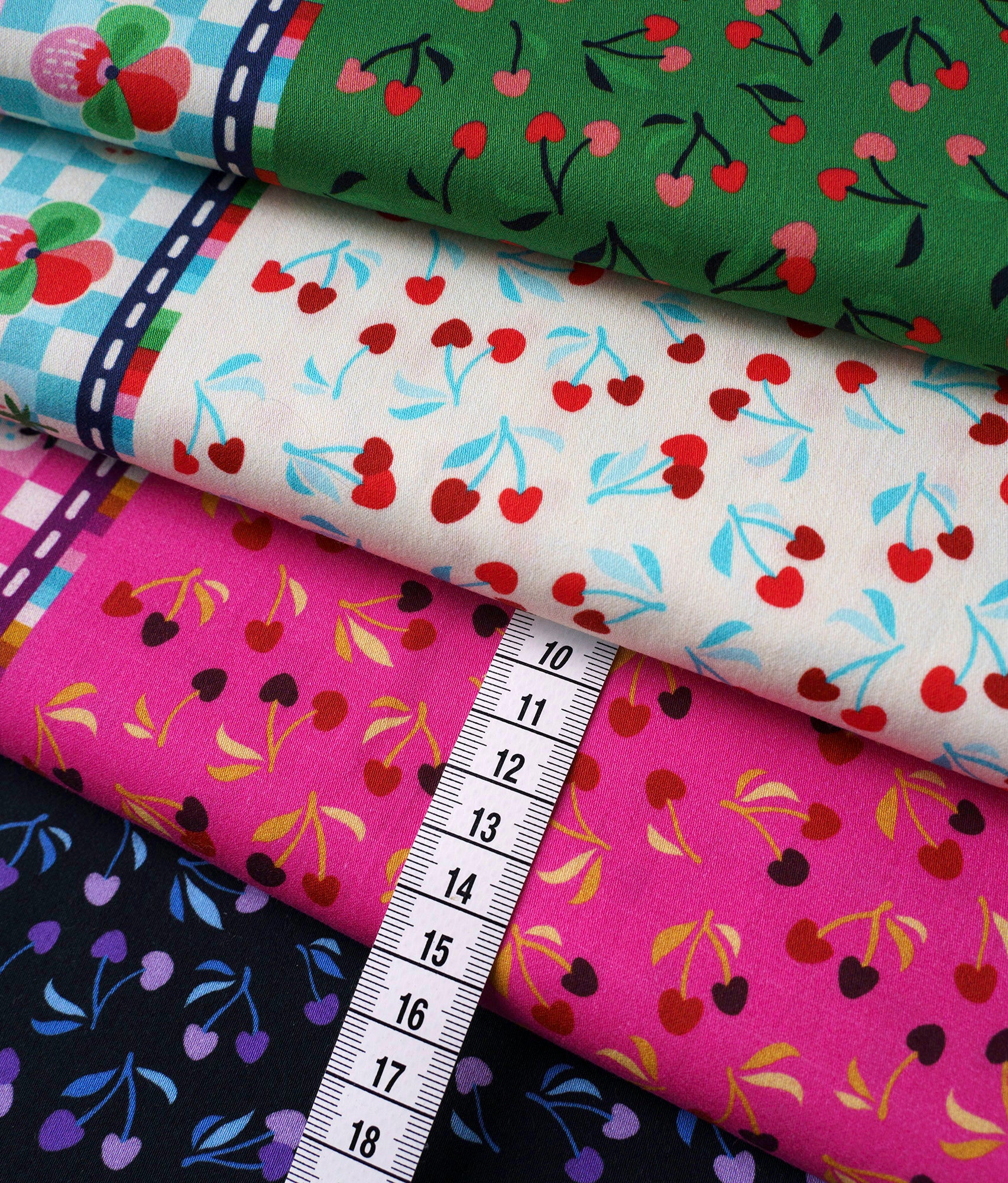 albstoffe-picknick-cherries-new-cotton-satin-bio-webware-meterware image 2