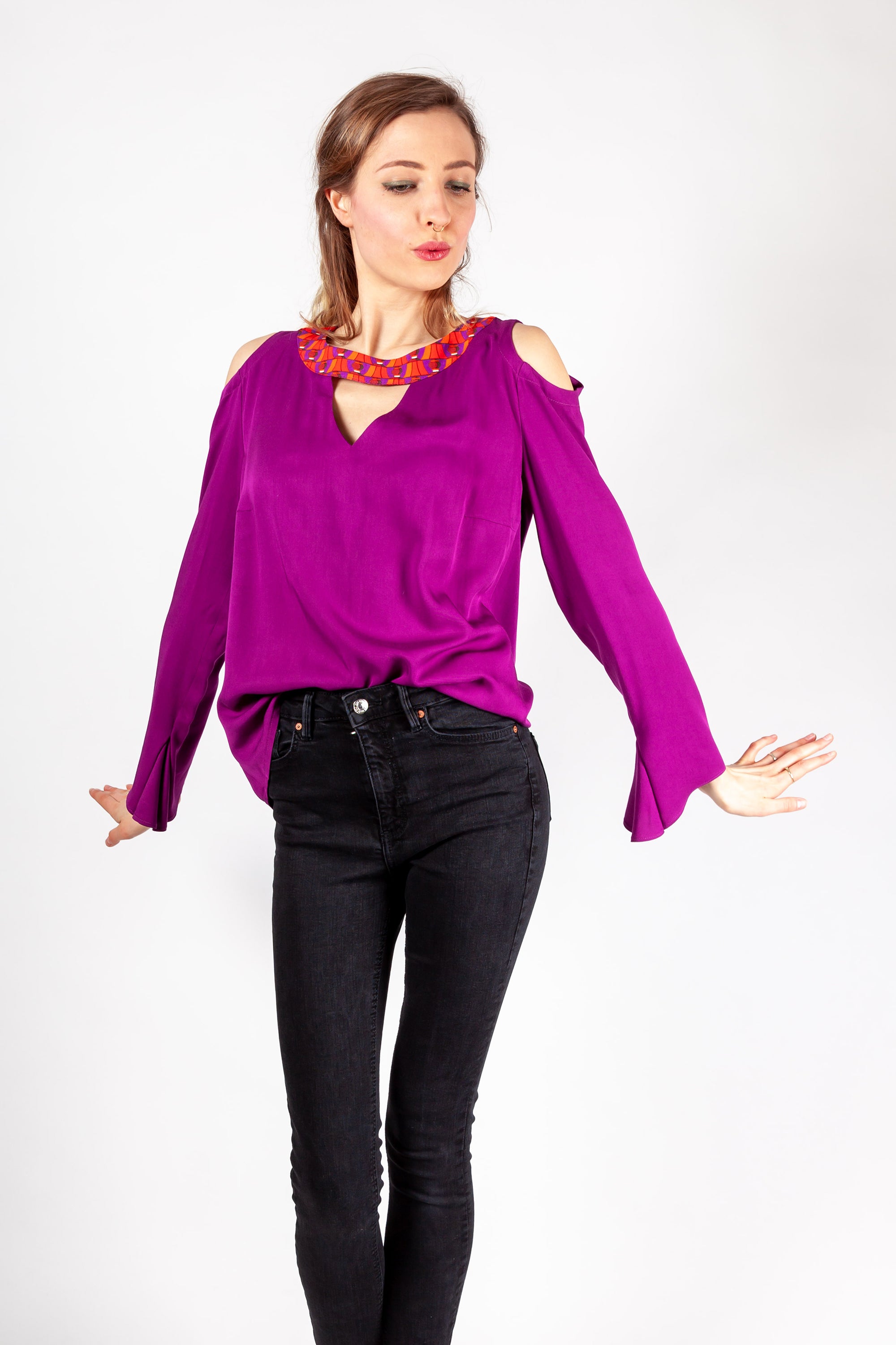 schnittmuster-berlin-bluse-noemi-cut-out-bluse-mit-godets image 6