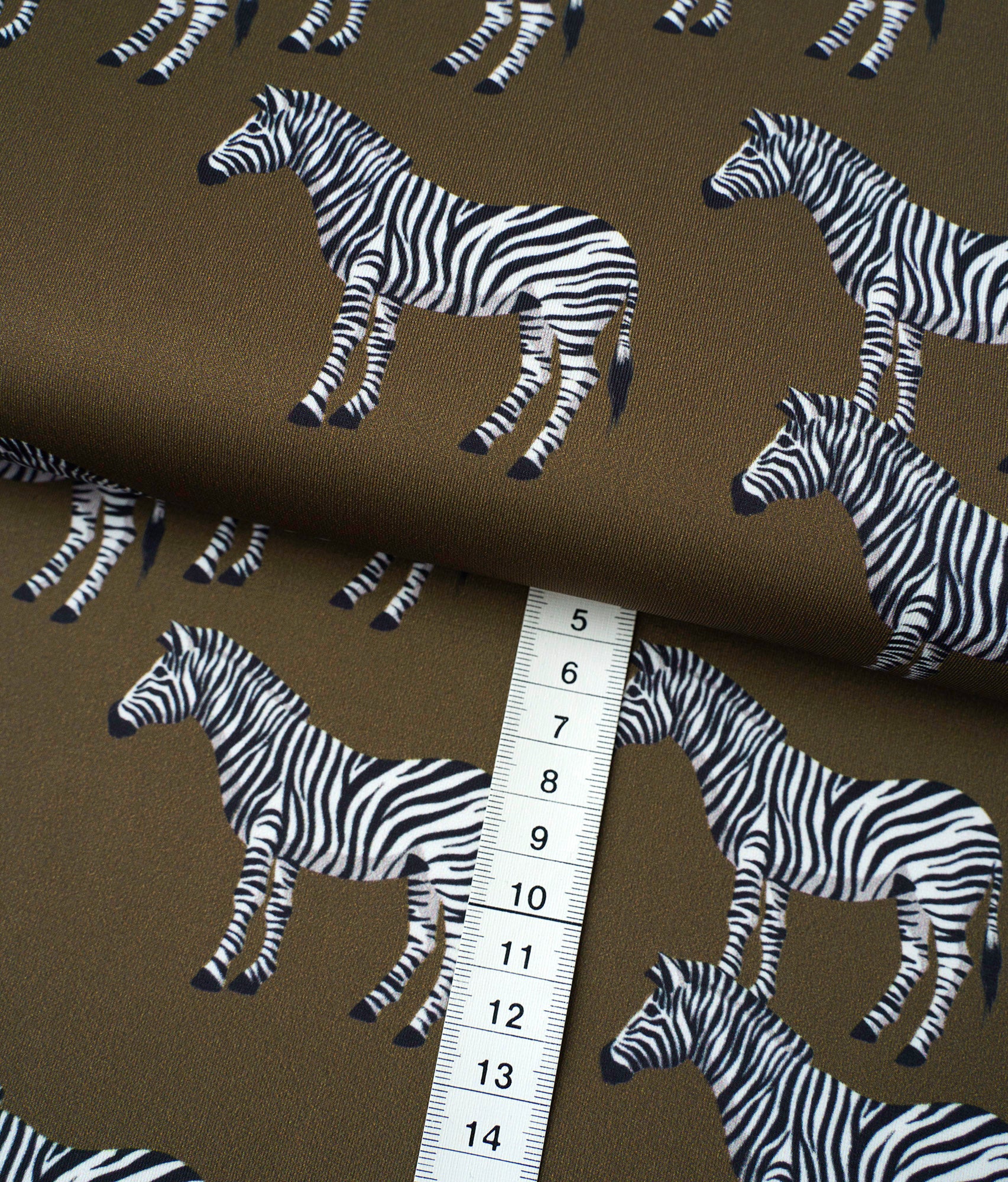 albstoffe-performance-zebra-oliv-activewear-stoff image 3